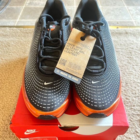 Nike Air Max DN QS Sneakers - Picture 3 of 7